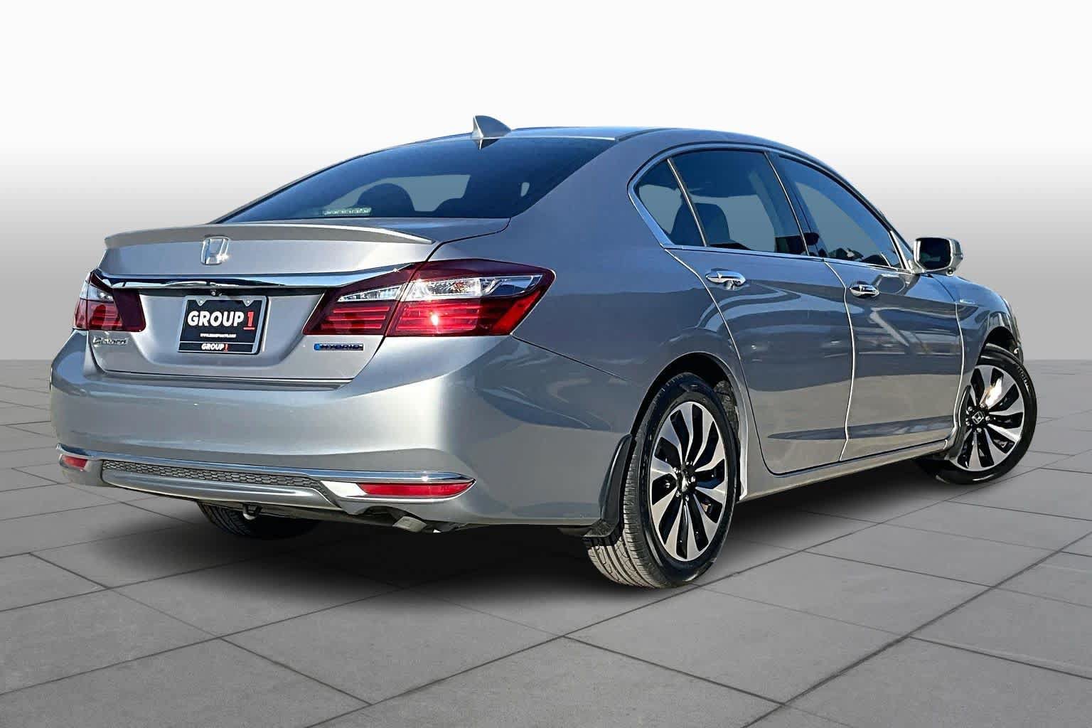 Used 2017 Honda Accord Hybrid Sedan image 13