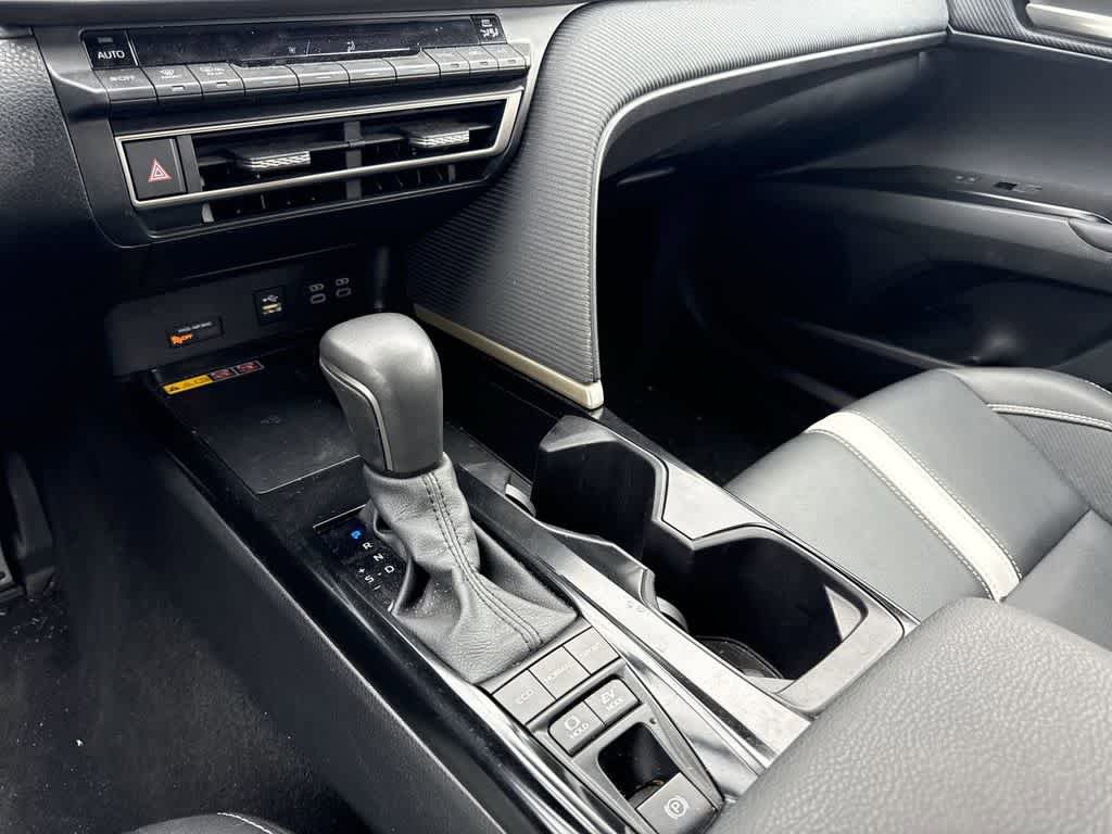 Used 2025 Toyota Camry SE FWD image 16
