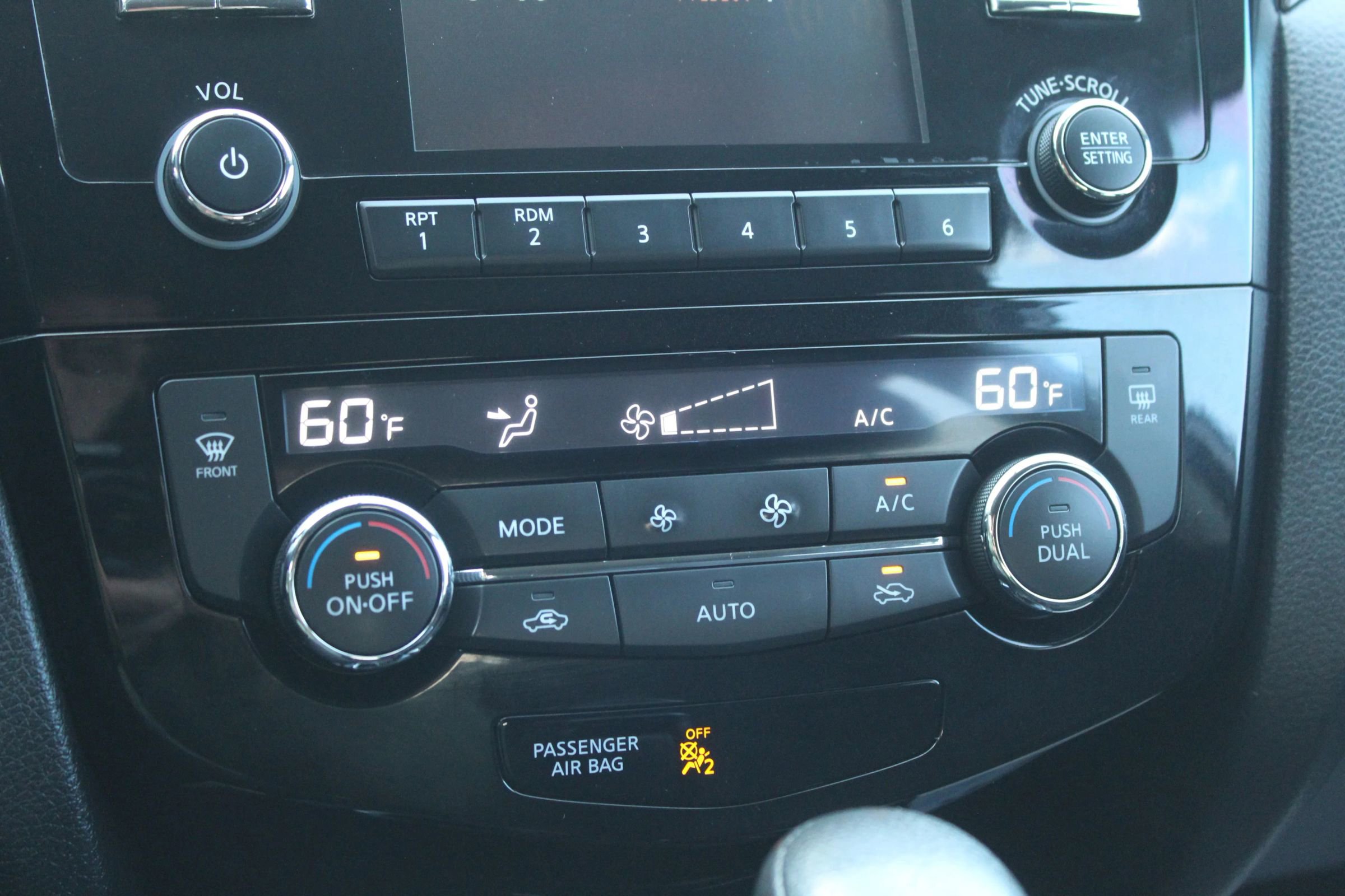 Used 2015 Nissan Rogue SV AWD/4WD image 29