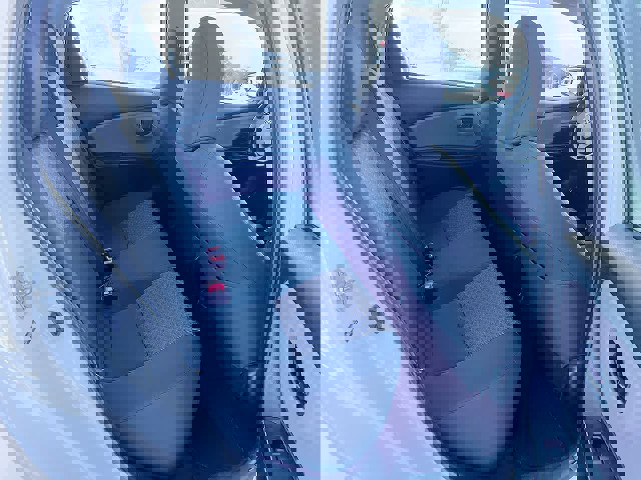 Used 2015 Toyota Yaris L image 24