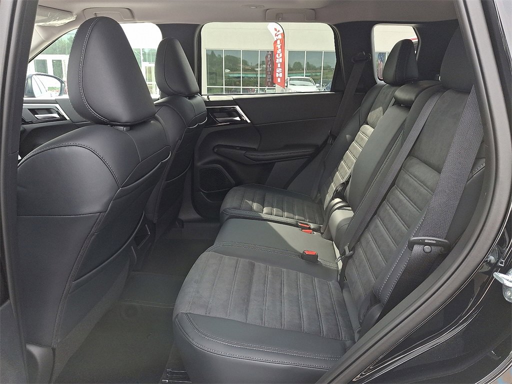 New 2025 Mitsubishi Outlander SE image 5