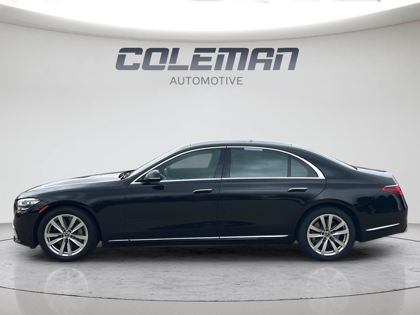 Used 2022 Mercedes-Benz S 500 4MATIC w/ 3D Technology Package image 5