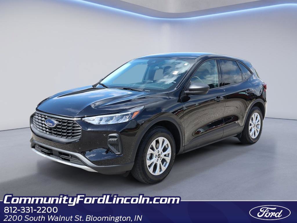 Used 2026 Ford Escape Active w/ Cold Weather Package FWD image 1