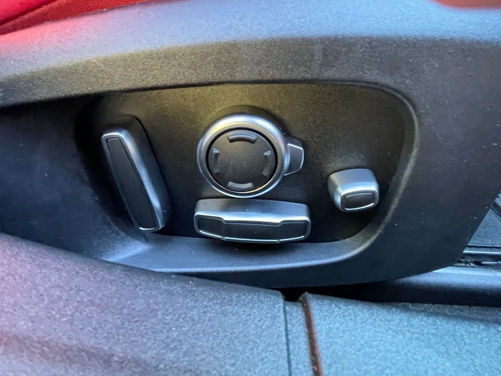 Used 2022 Jaguar XF R-Dynamic SE image 14