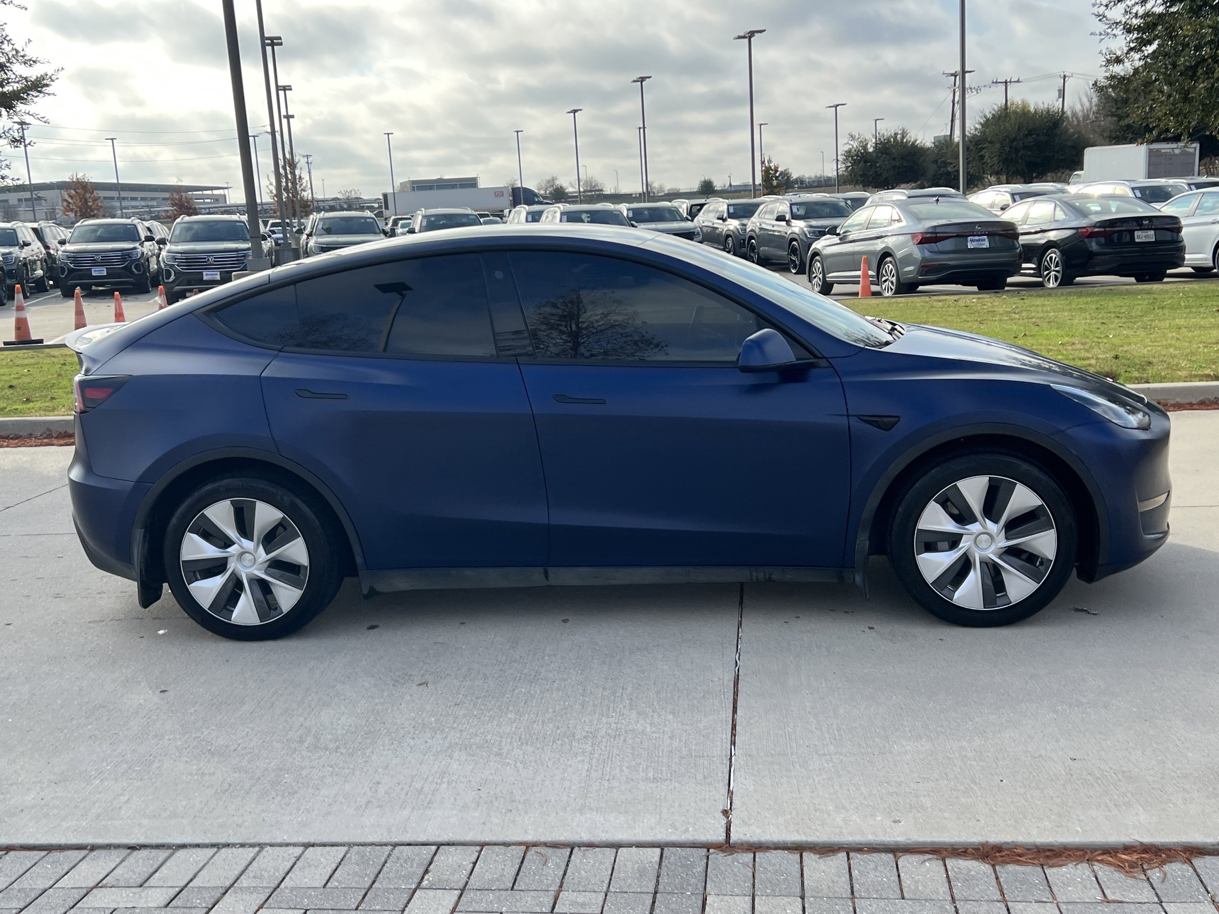 Used 2021 Tesla Model Y Long Range image 11