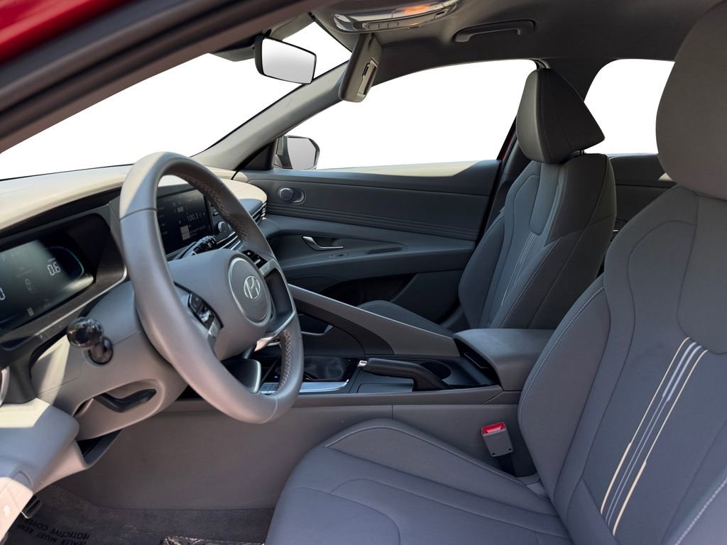 Used 2025 Hyundai Elantra Sport FWD image 9
