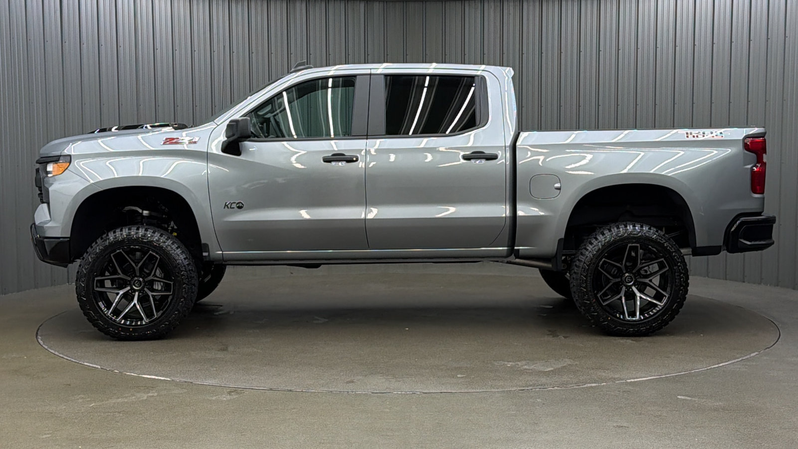 Used 2026 Chevrolet Silverado 1500 Custom Trail Boss AWD/4WD image 2