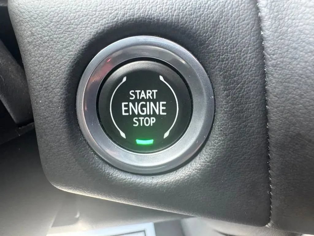 Used 2023 GMC Yukon XL SLT AWD/4WD image 27