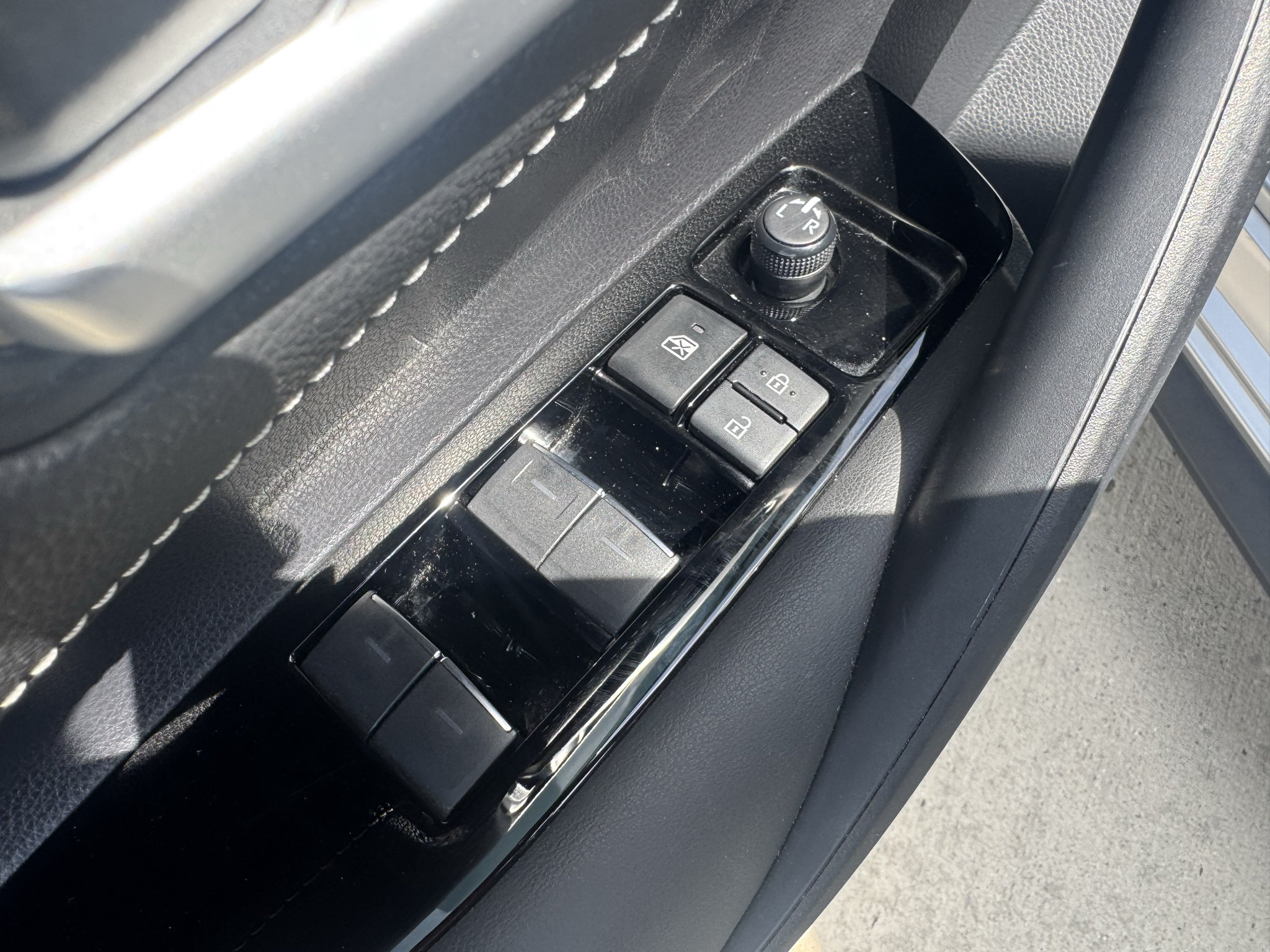 Used 2022 Toyota Corolla SE FWD image 11