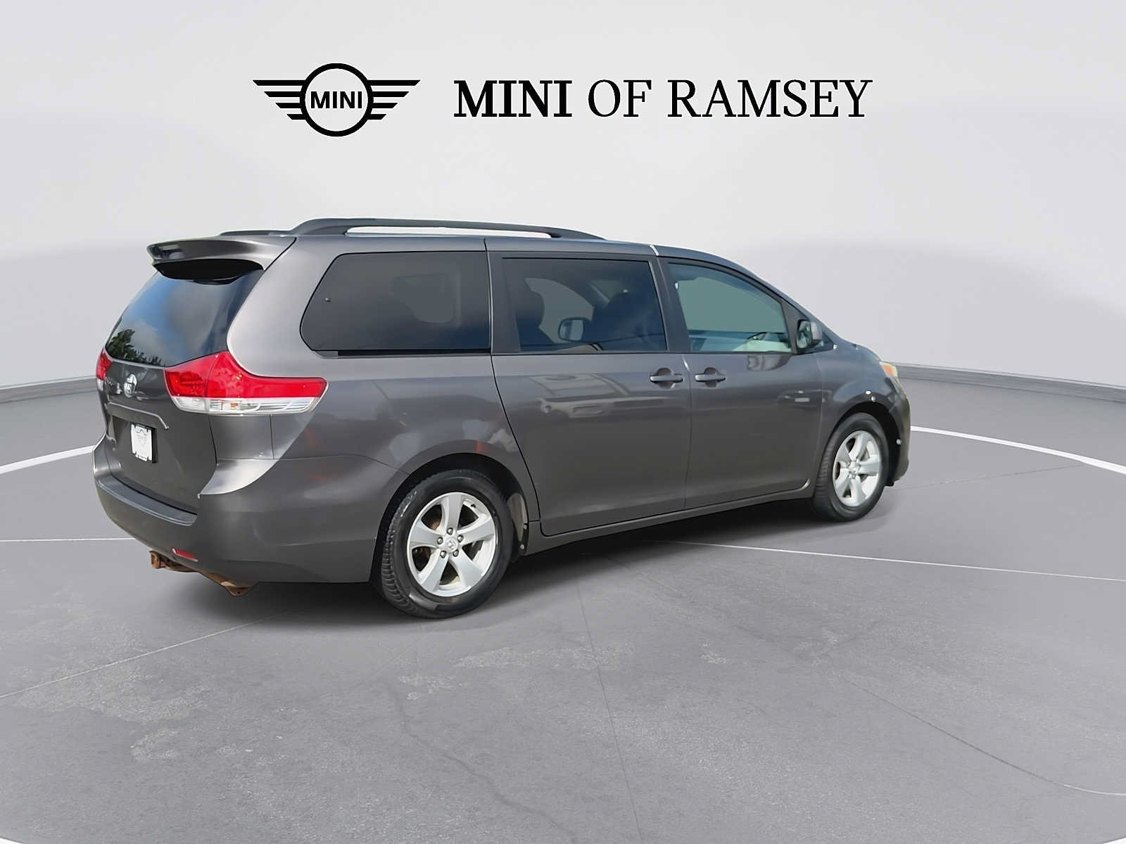 Used 2012 Toyota Sienna LE FWD image 8
