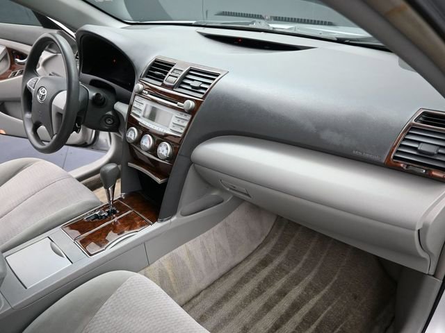 Used 2010 Toyota Camry LE image 12