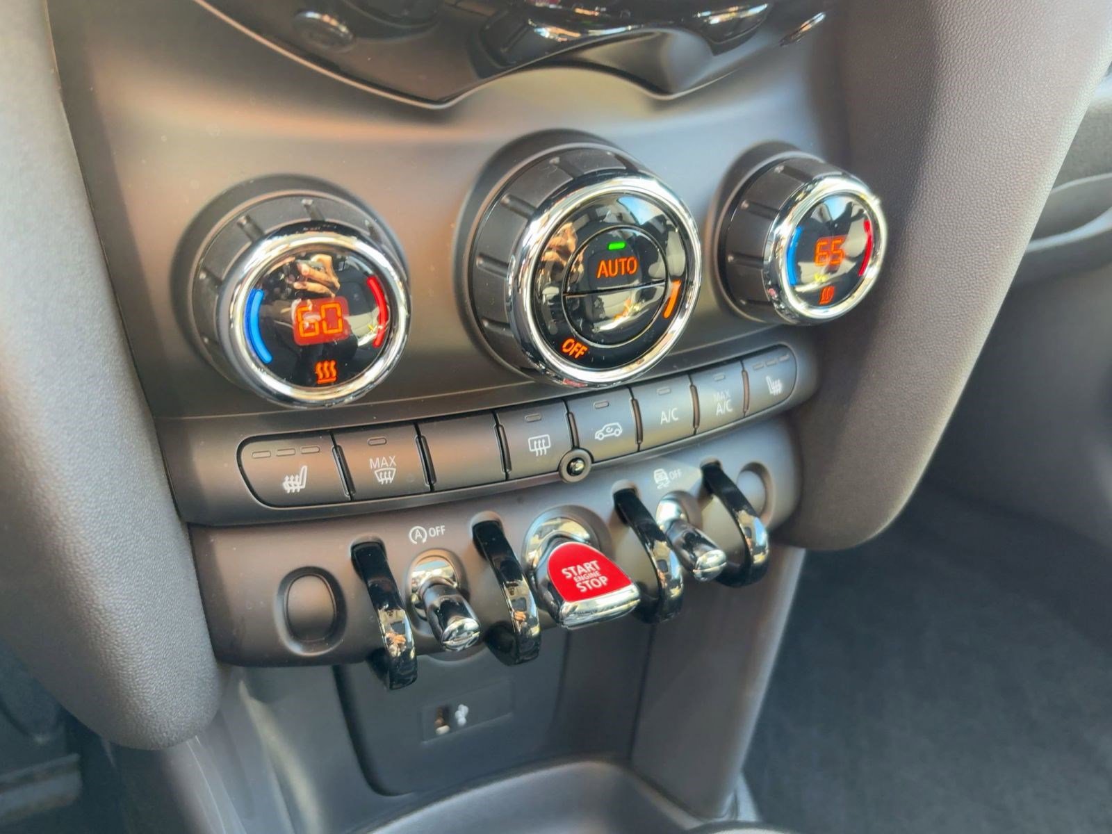 Used 2020 MINI Cooper 2-Door Hardtop w/ Storage Package image 16