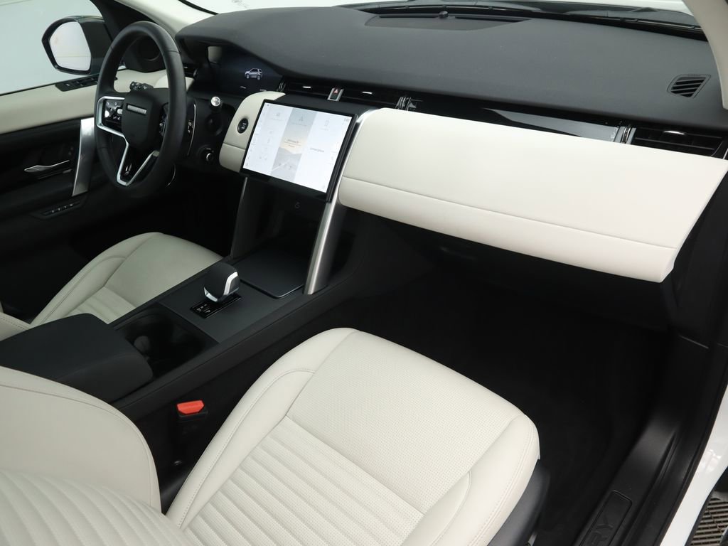 Used 2025 Land Rover Discovery Sport S image 18