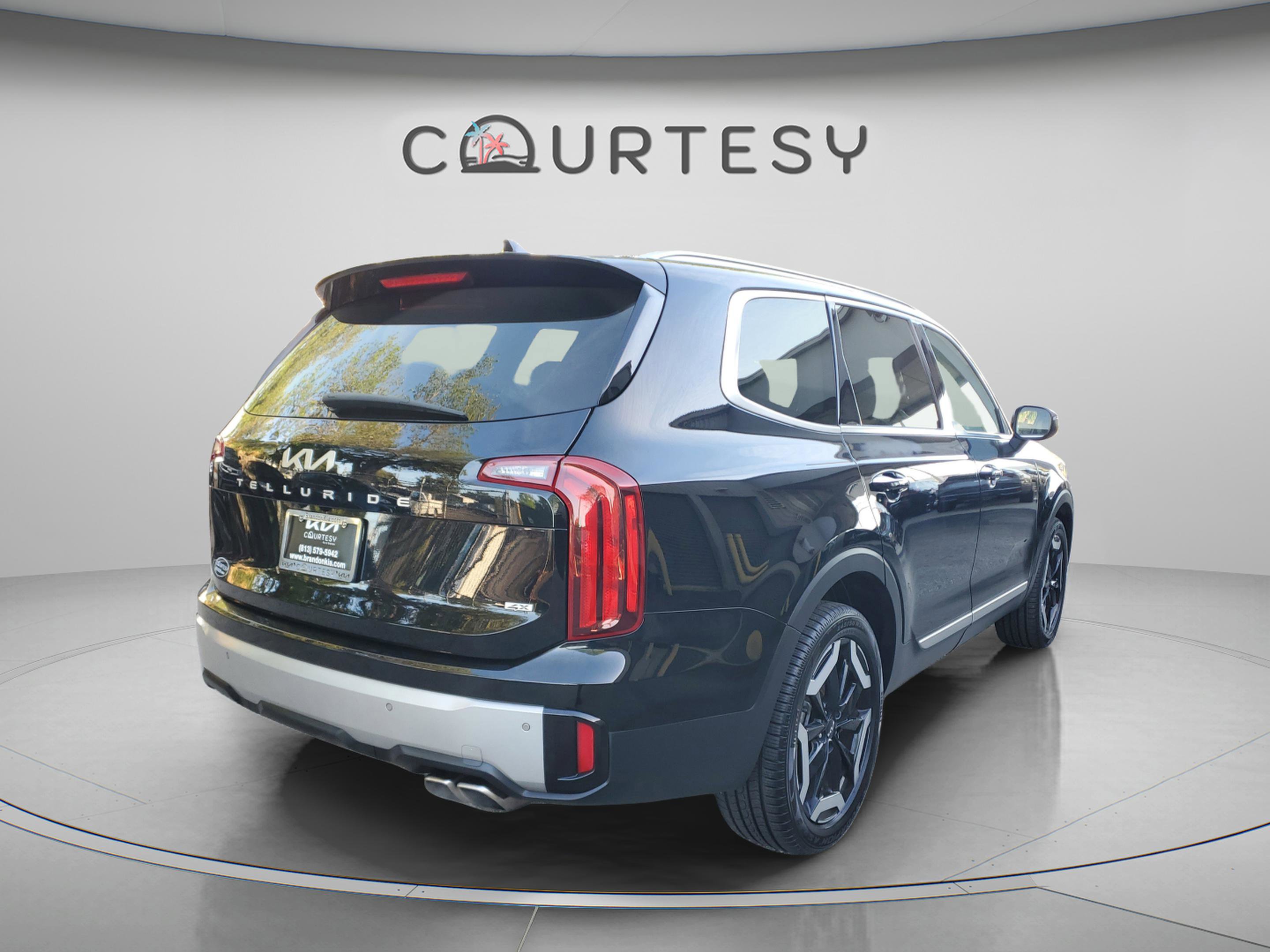 Certified 2023 Kia Telluride S image 3