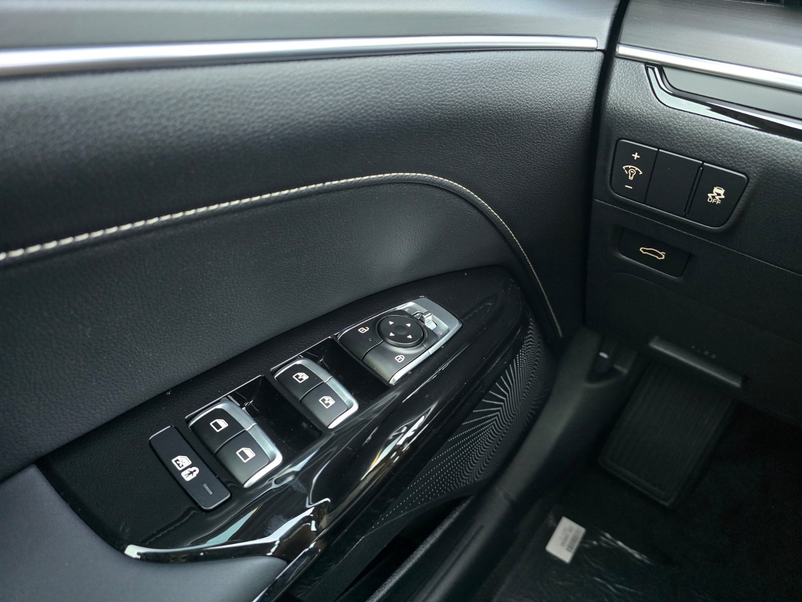 New 2027 Kia K5 GT-Line FWD image 12