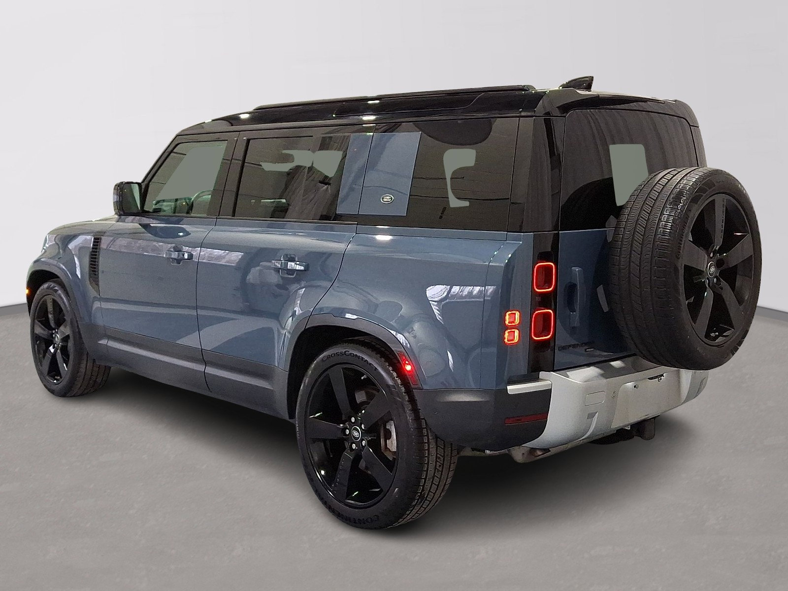 Used 2021 Land Rover Defender 110 SE image 2