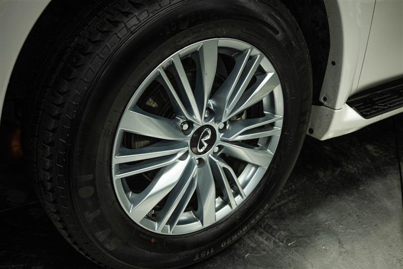 Used 2024 INFINITI QX80 Luxe image 3