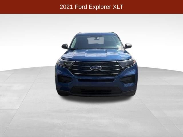 Used 2021 Ford Explorer XLT AWD/4WD image 2