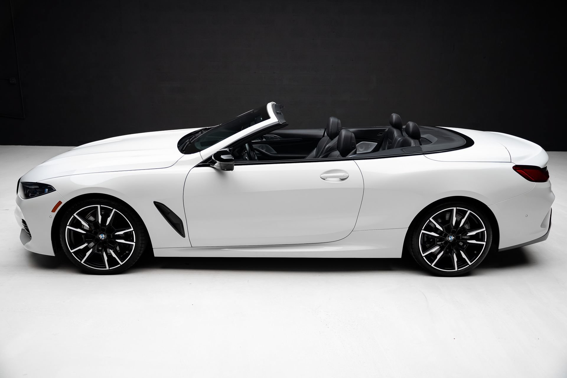 Used 2023 BMW M850i xDrive Convertible AWD/4WD image 19