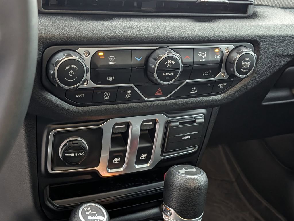 Used 2025 Jeep Wrangler Sport AWD/4WD image 14