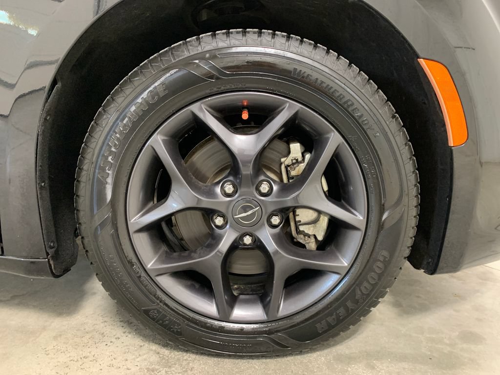 Used 2018 Chrysler Pacifica Touring Plus w/ S Appearance Package FWD image 29