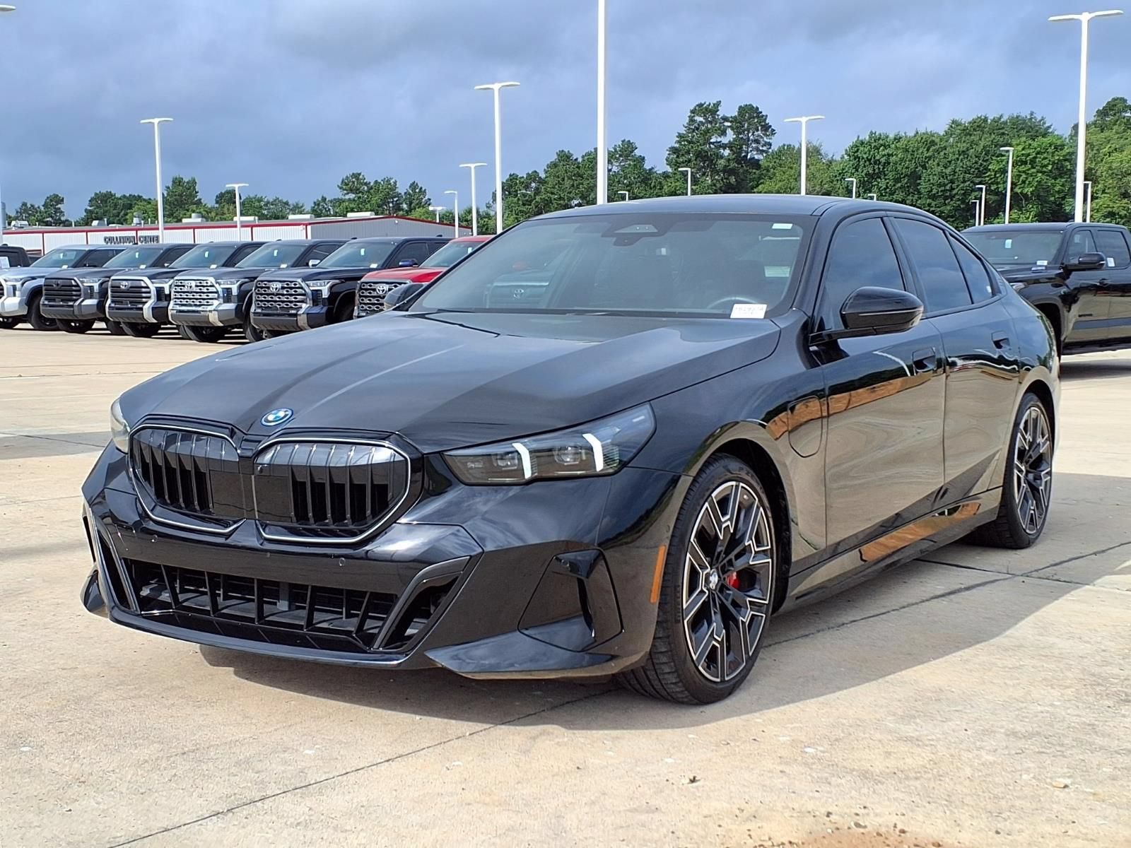 Used 2026 BMW 550e xDrive w/ Executive Package AWD/4WD image 3