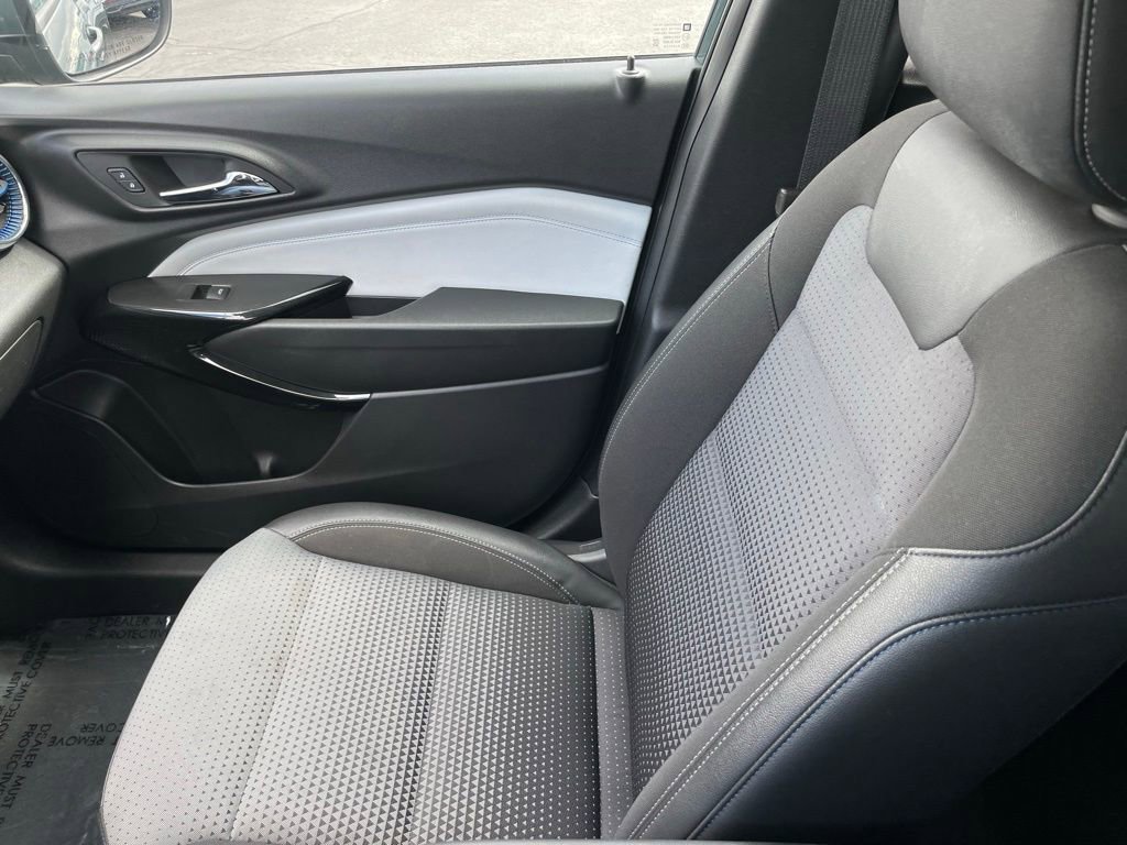 Used 2025 Chevrolet Trax LT FWD image 17