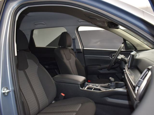 Certified 2025 Kia Sorento LX image 13