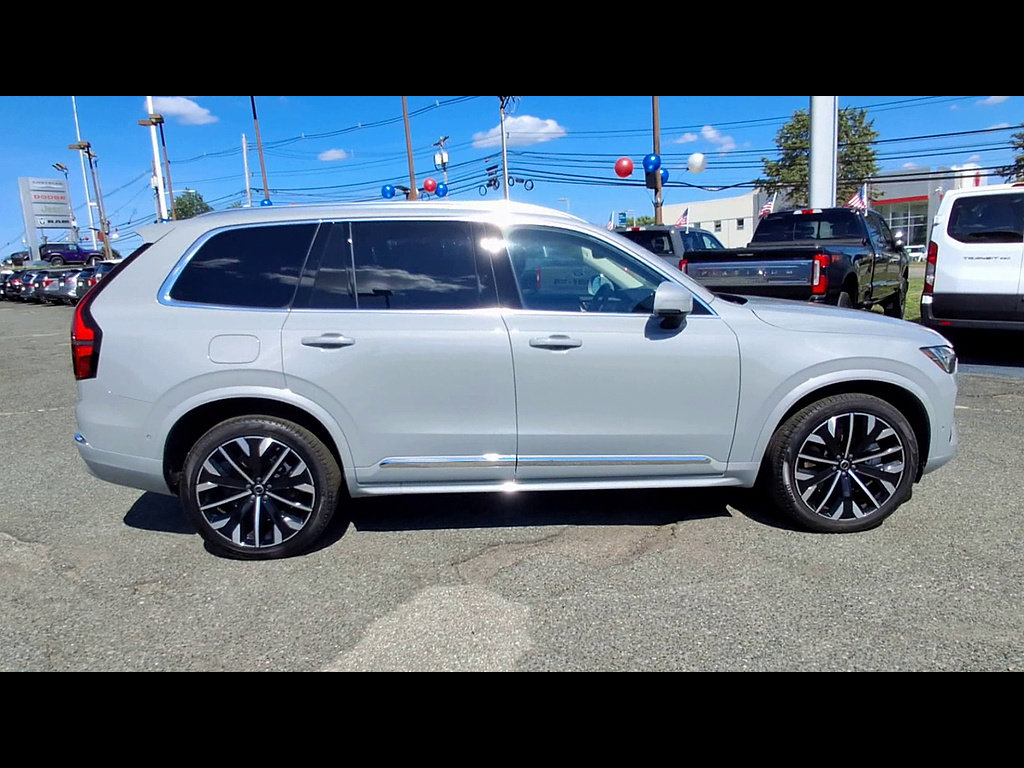 Used 2025 Volvo XC90 T8 Plus w/ Protection Package Premier AWD/4WD image 9