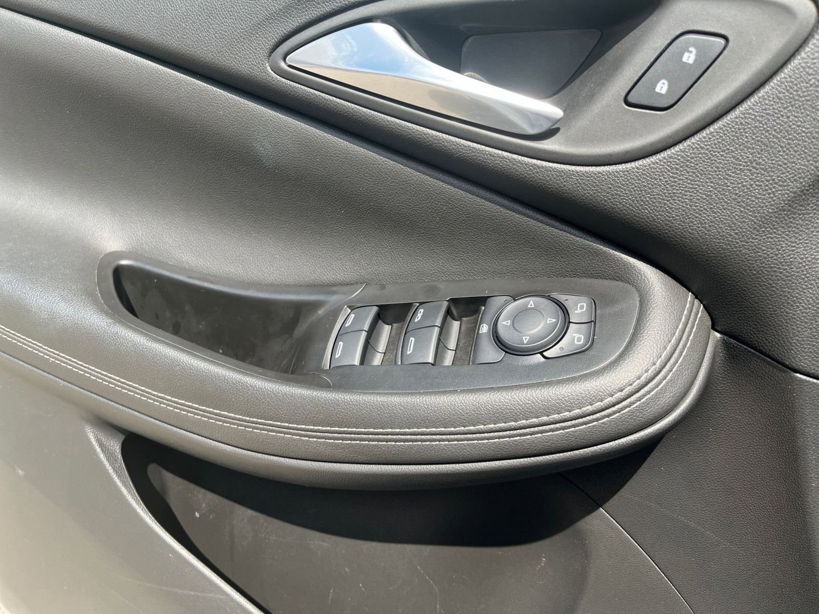 Used 2025 Buick Encore GX Preferred FWD image 18