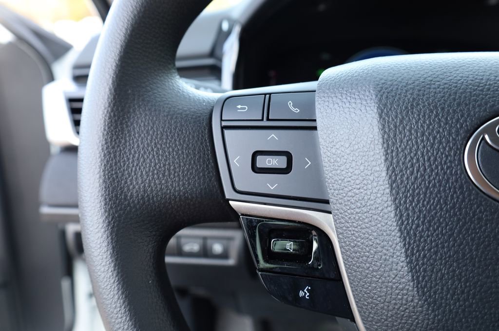 Used 2025 Toyota Camry LE image 19