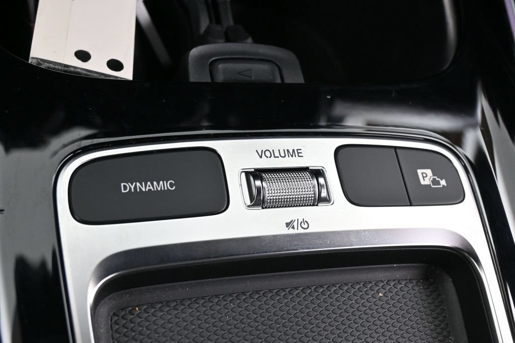 Used 2025 Mercedes-Benz GLB 250 image 24