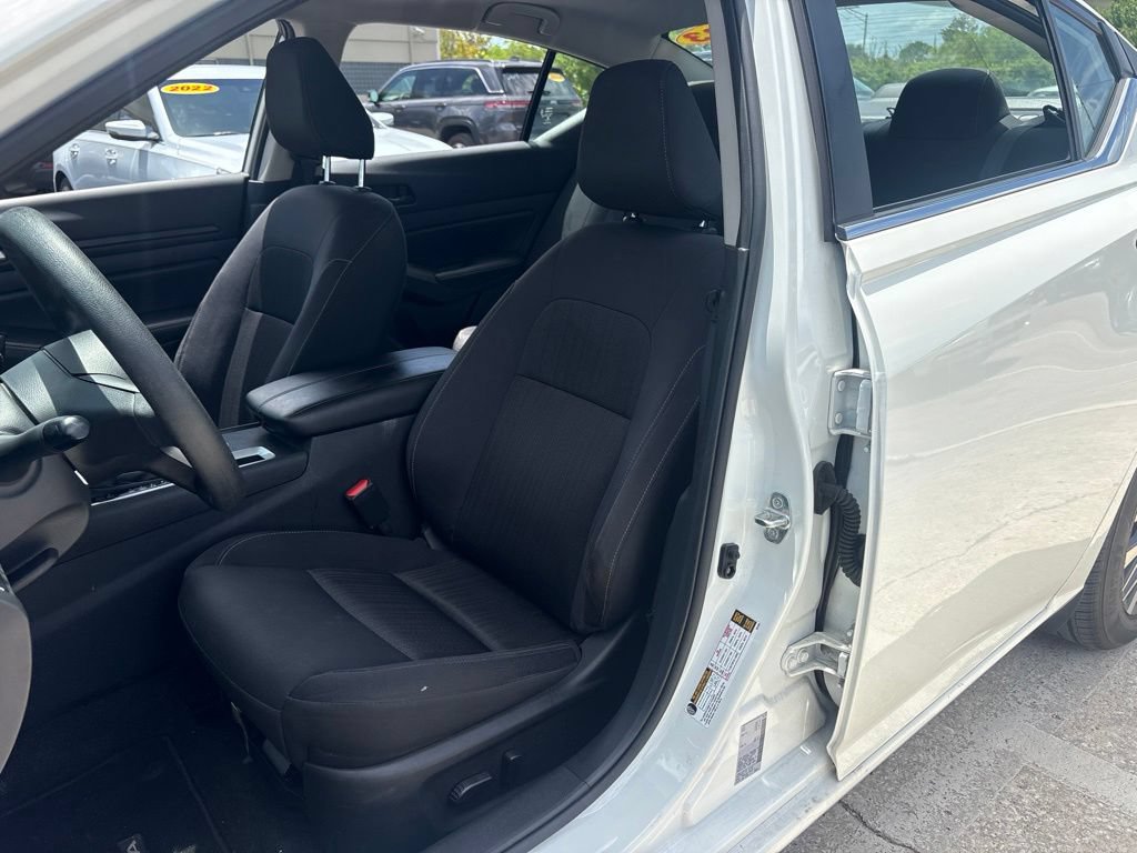 Used 2025 Nissan Altima 2.5 SV FWD image 9