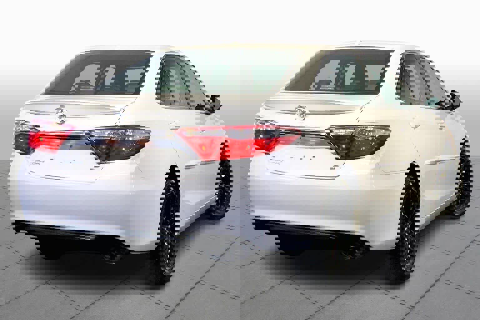 Used 2017 Toyota Camry SE w/ Moonroof Package image 13