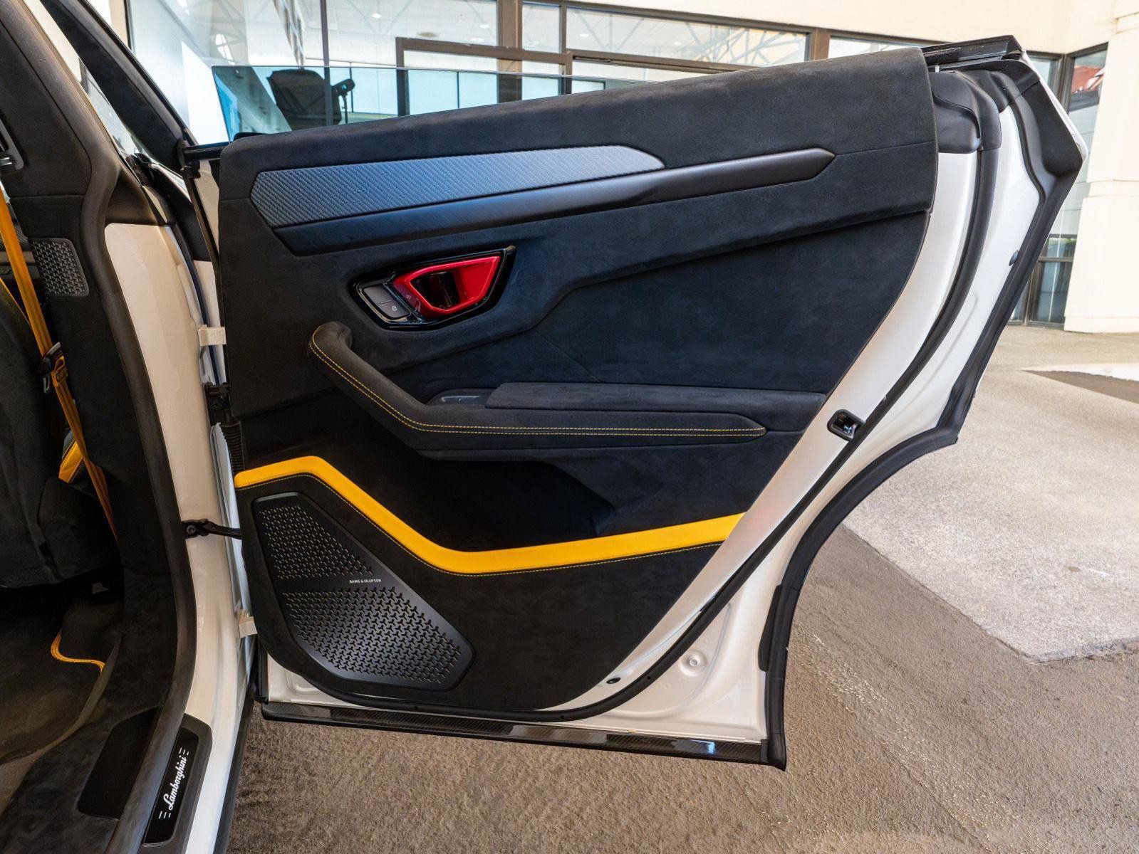 Used 2024 Lamborghini Urus Performante AWD/4WD image 33