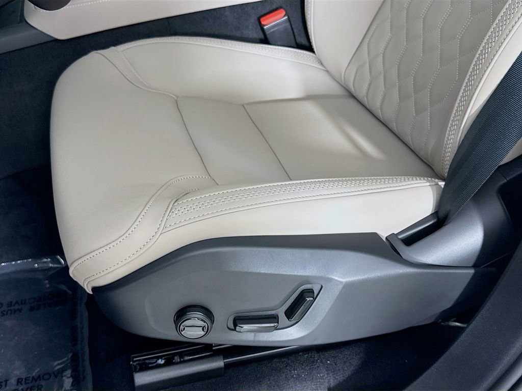 New 2026 Volvo XC90 B6 Plus w/ Protection Package Premier image 18