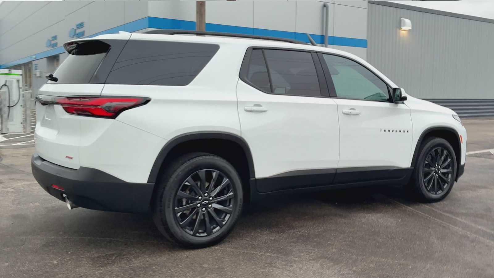 Certified 2023 Chevrolet Traverse RS image 2
