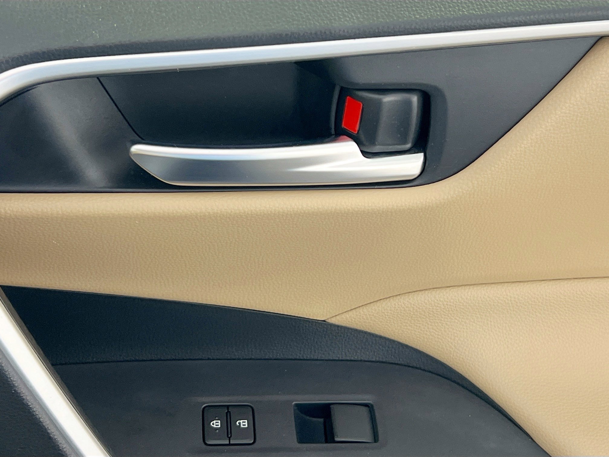 Used 2020 Toyota RAV4 XLE w/ Convenience Package image 32