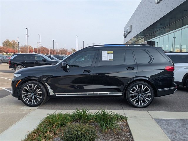 Used 2022 BMW X7 xDrive40i w/ Premium Package image 2