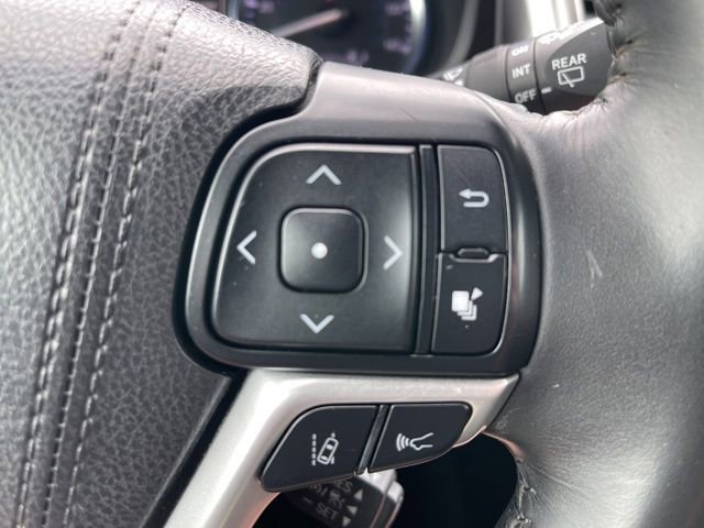 Used 2017 Toyota Highlander XLE FWD image 24