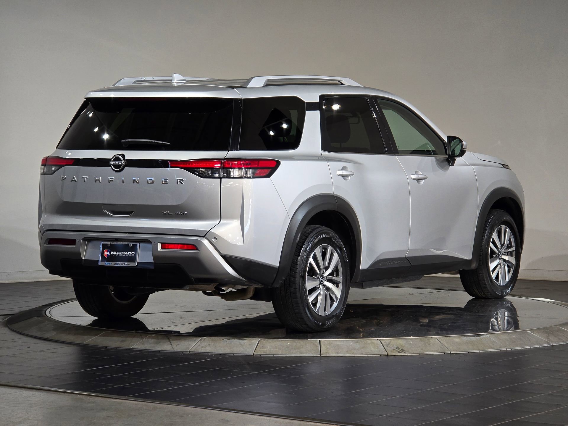 Used 2025 Nissan Pathfinder SL image 11