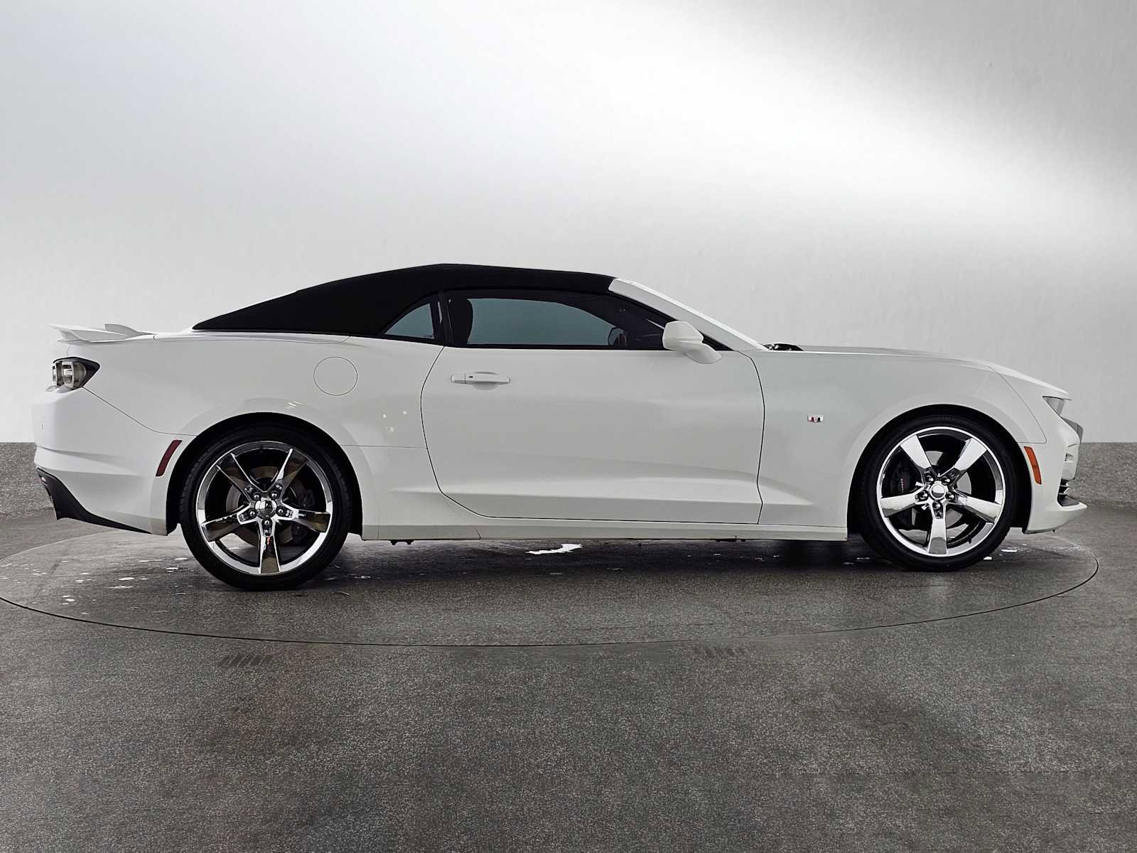 Used 2019 Chevrolet Camaro SS RWD image 2