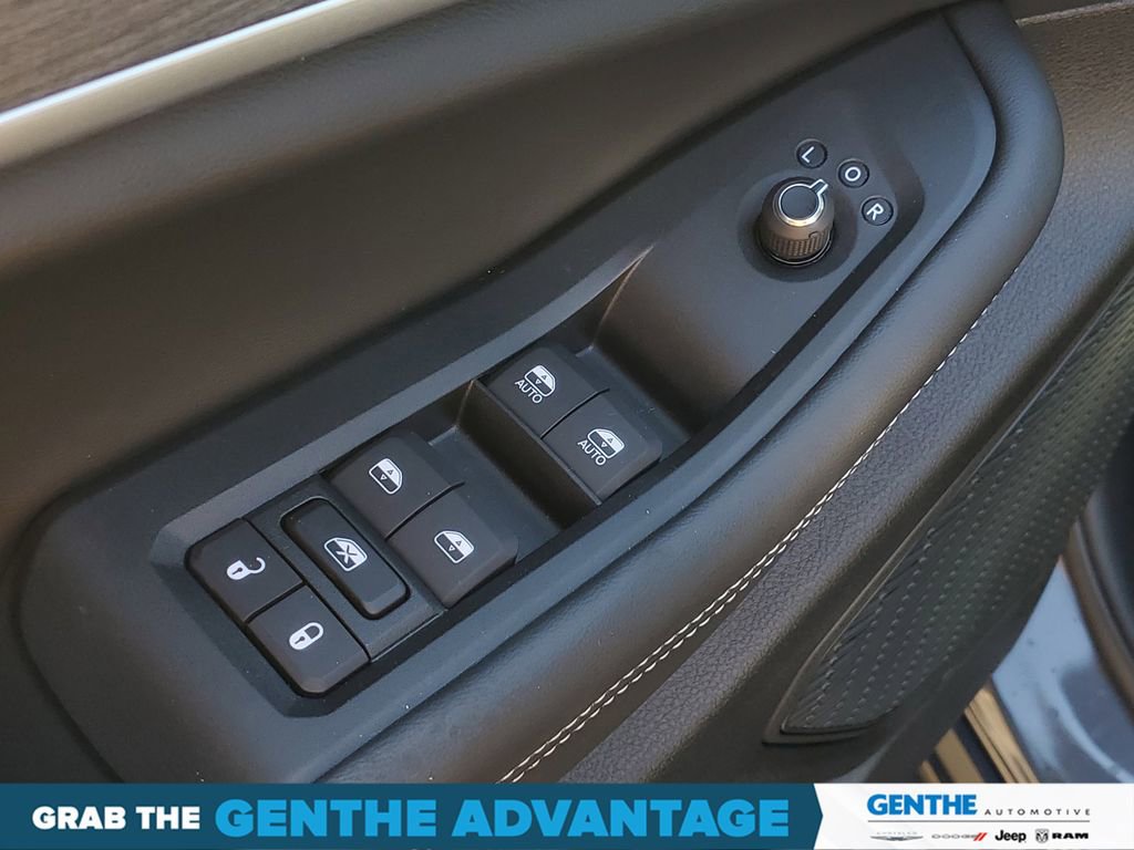 Certified 2024 Jeep Grand Cherokee Limited image 13