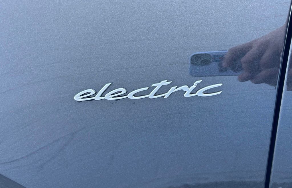 New 2026 Porsche Macan 4 Electric image 33