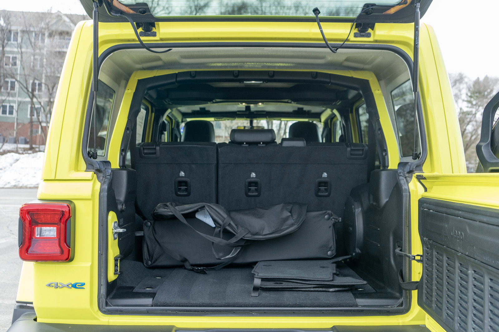 Used 2022 Jeep Wrangler Unlimited Sahara w/ Cold Weather Group image 9