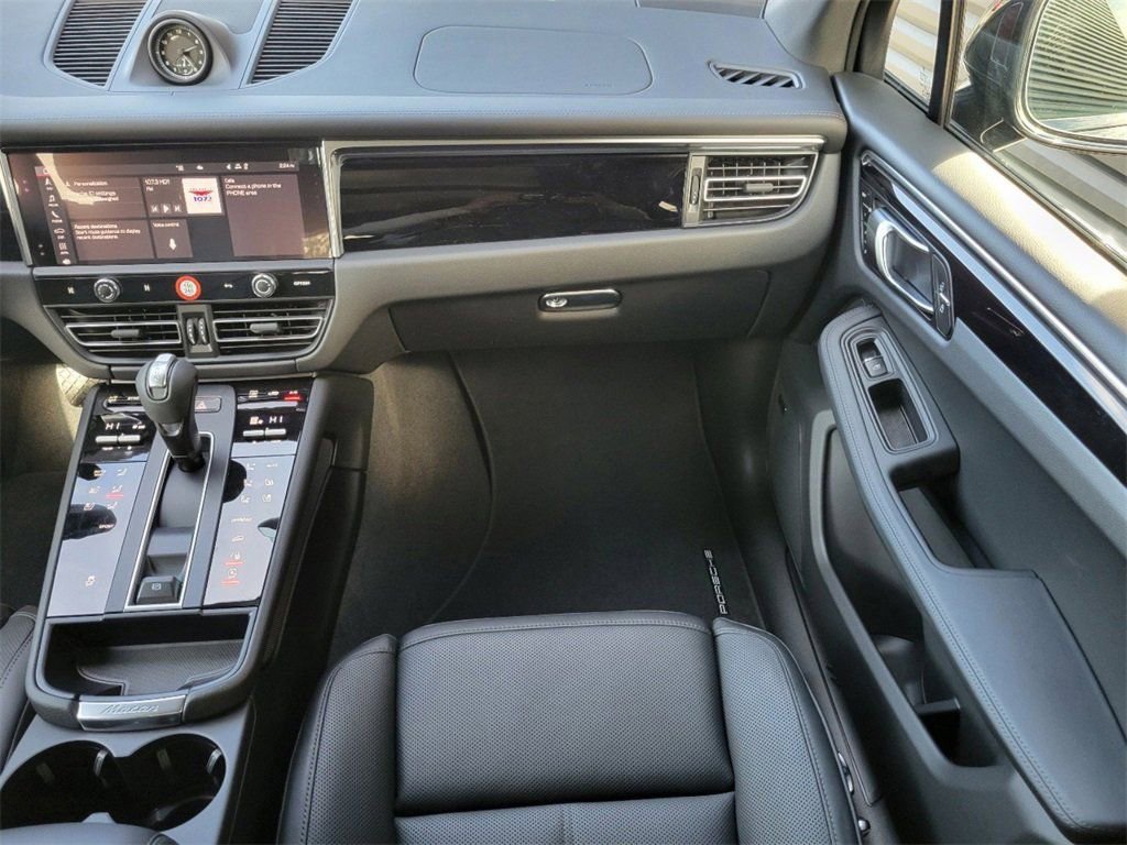 Certified 2025 Porsche Macan image 19