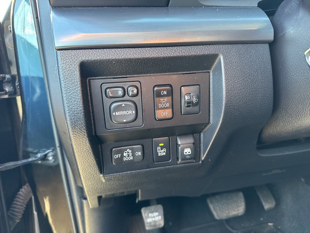 Used 2016 Toyota Tundra Platinum image 21