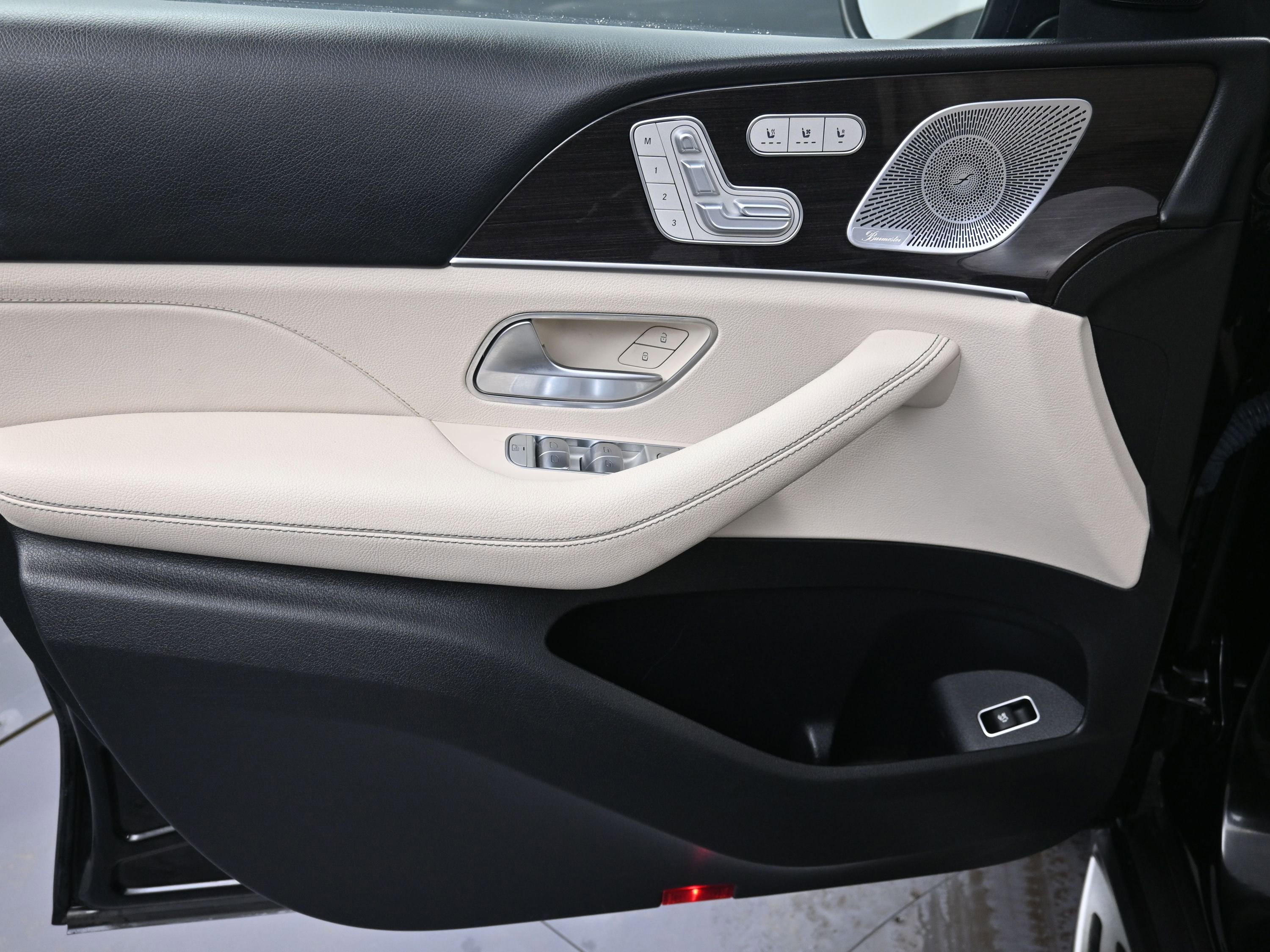 Used 2021 Mercedes-Benz GLS 450 4MATIC image 16