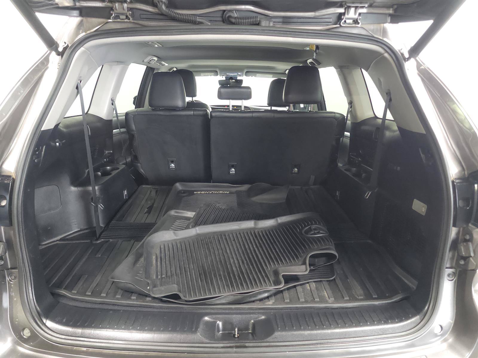 Used 2017 Toyota Highlander XLE AWD/4WD image 12