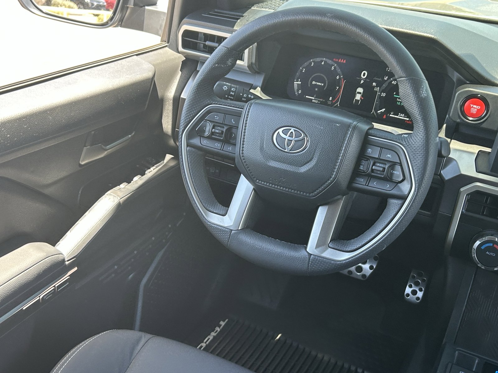 Used 2025 Toyota Tacoma TRD Sport AWD/4WD image 15